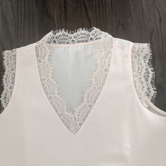 Sleeveless V-neck Blouses with lace - Picture 2 of 5